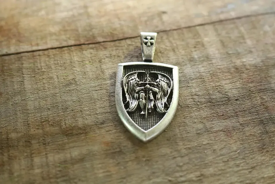 10pcs Men's Archangel St. Michael Wing Protection Pendants