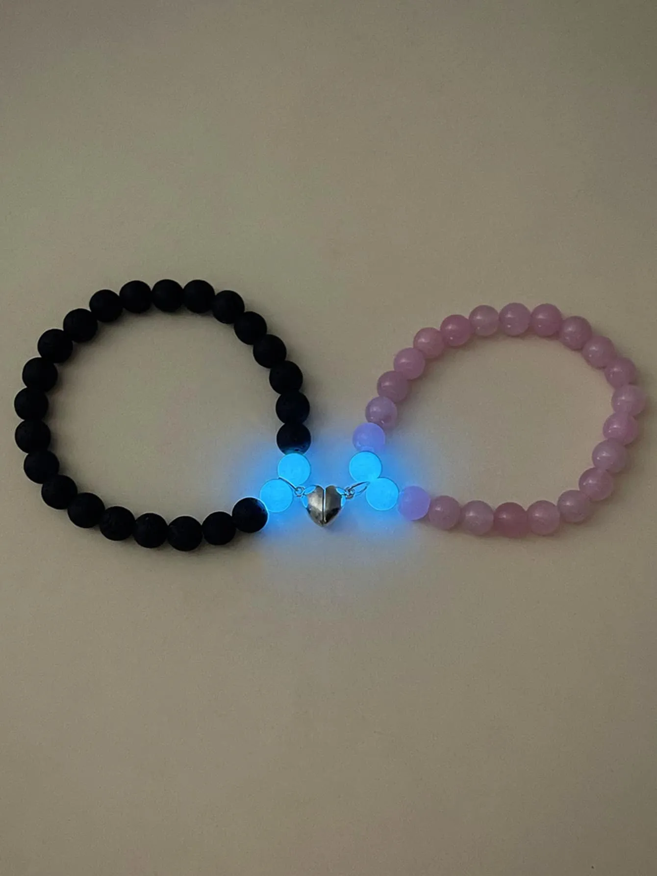 2pcs Pink Black Color Couple Glow In The Dark Heart Charm Beaded Bracelet