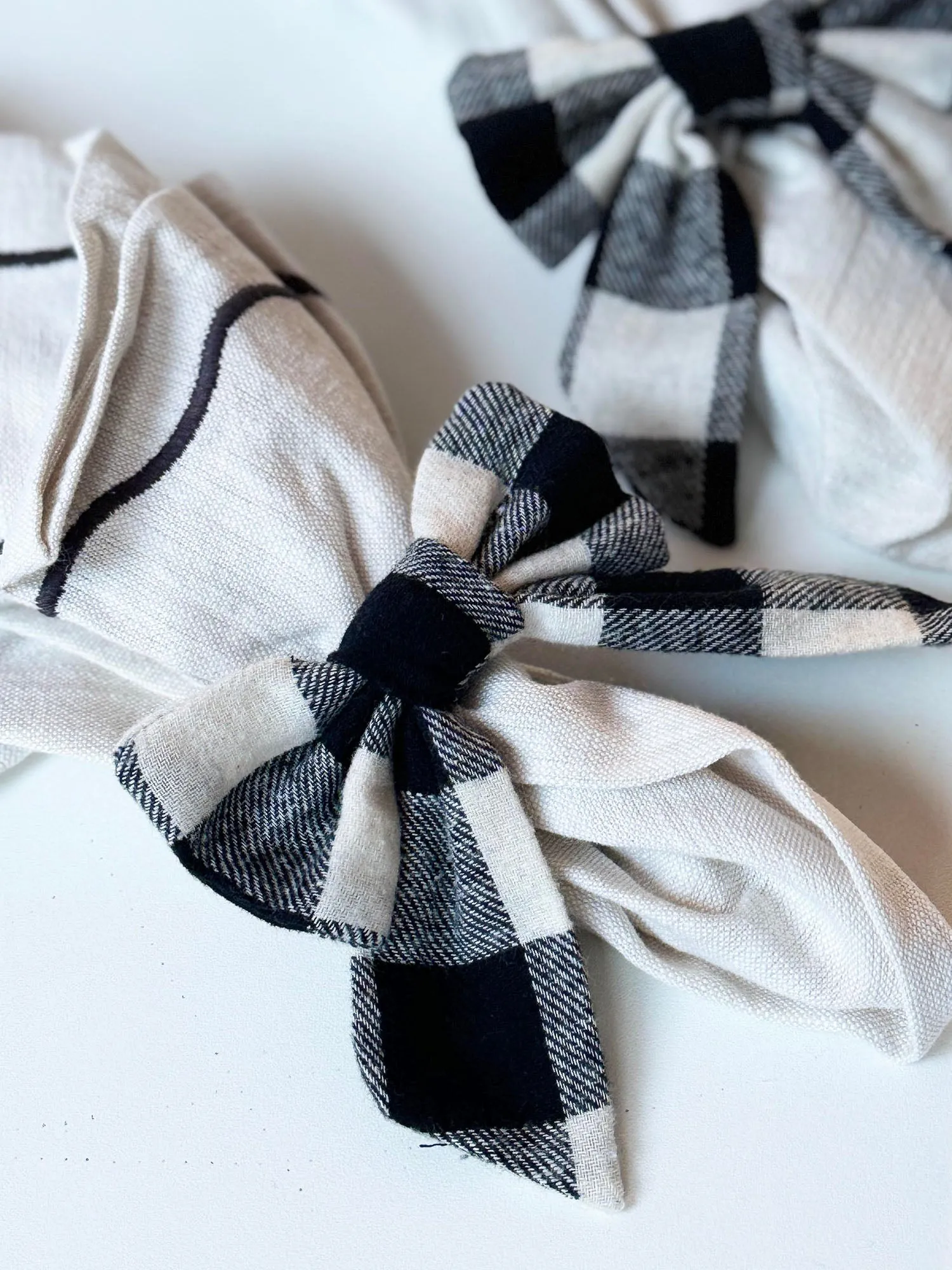 Black & White Checked Bow - set 4 Napkin Rings