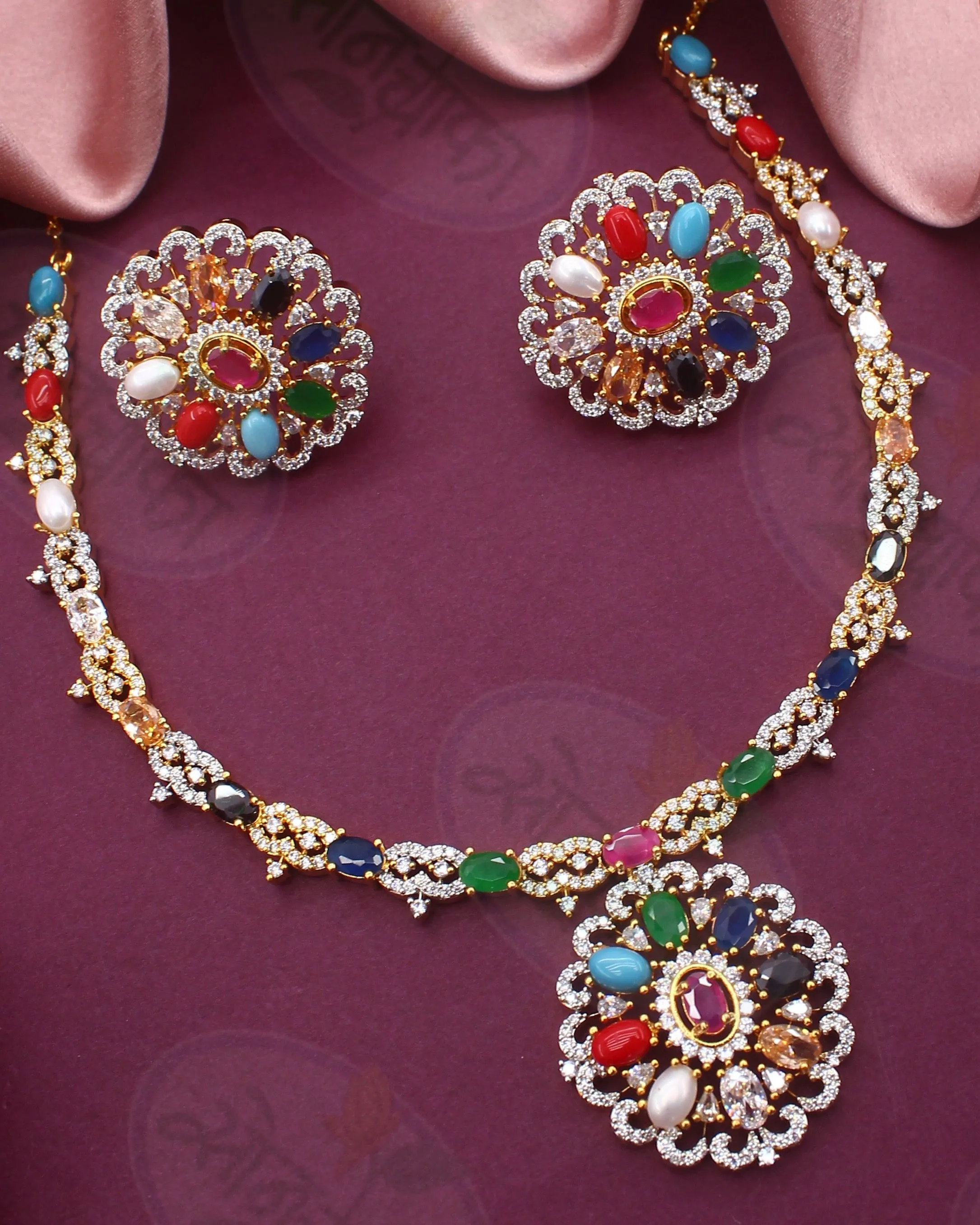 CLASSIC NAVRATAN NECKLACE