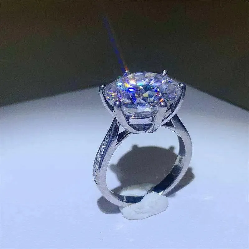 Exquisite 10 Carat Moissanite Ring for Luxury Fashion Enthusiasts