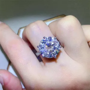 Exquisite 10 Carat Moissanite Ring for Luxury Fashion Enthusiasts