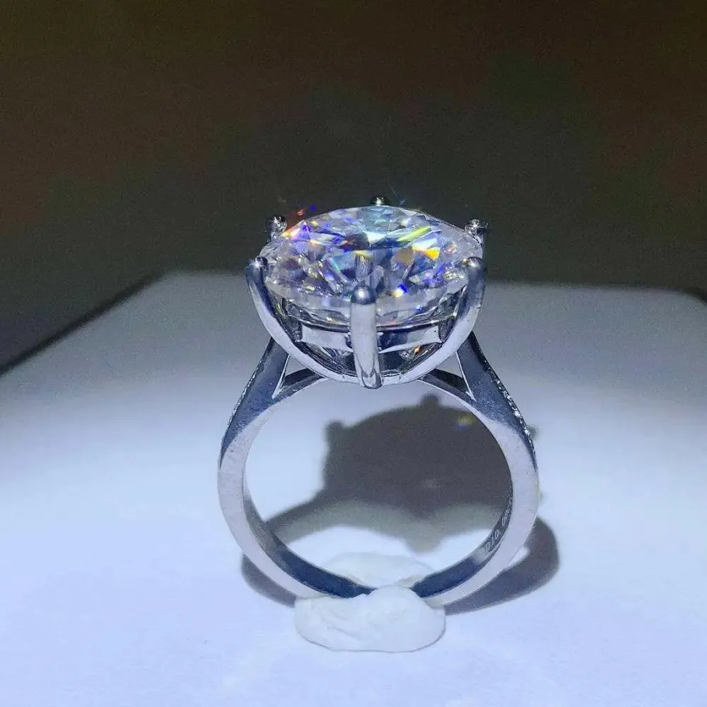 Exquisite 10 Carat Moissanite Ring for Luxury Fashion Enthusiasts