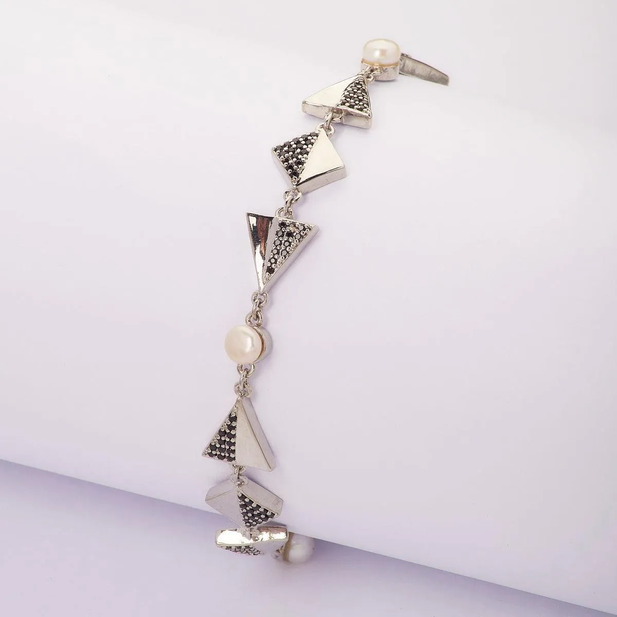 Fashionable Stone Studded Real Pearl Bracelet