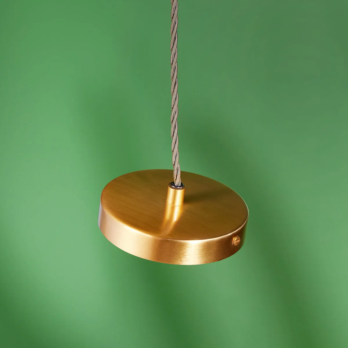 Fitz pendant in off white and brass