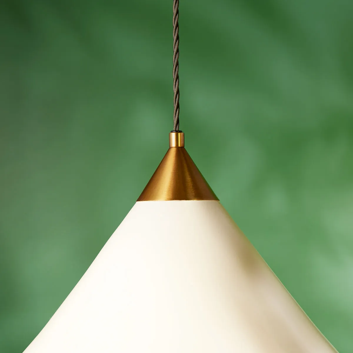 Fitz pendant in off white and brass