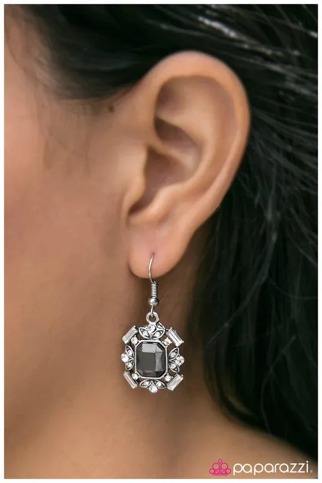 Paparazzi Earring ~ Buckingham Palace - Silver