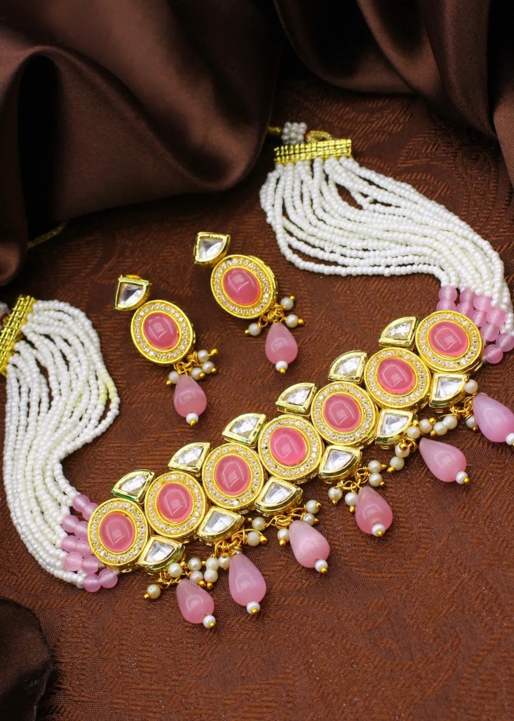 RAVISHING KUNDAN NECKLACE