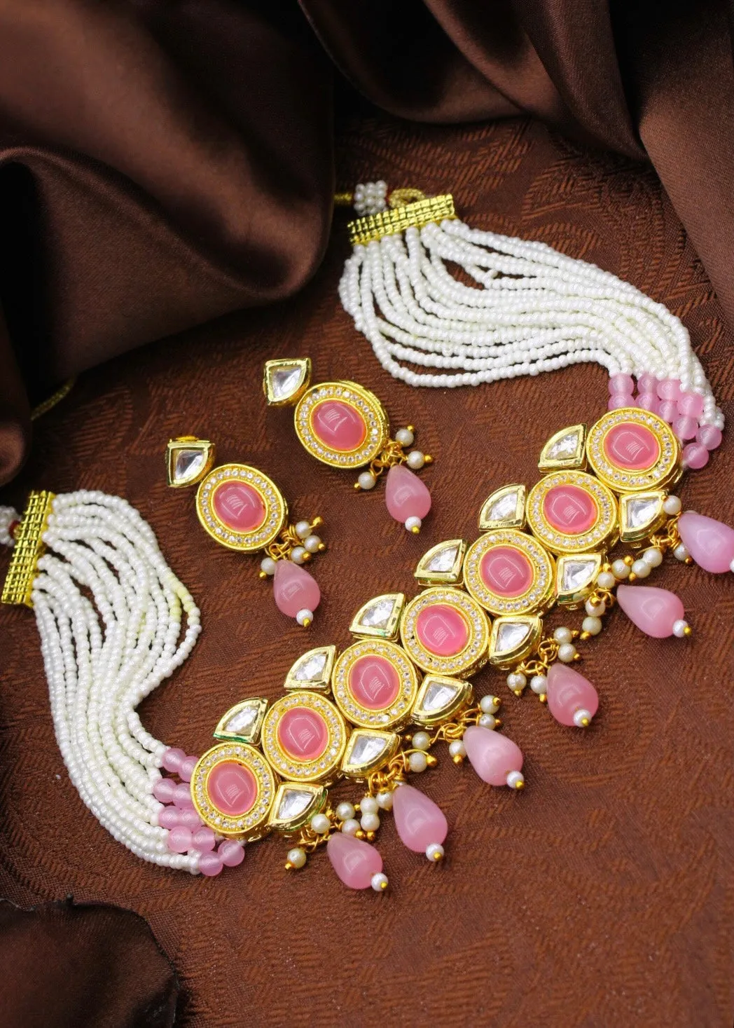 RAVISHING KUNDAN NECKLACE